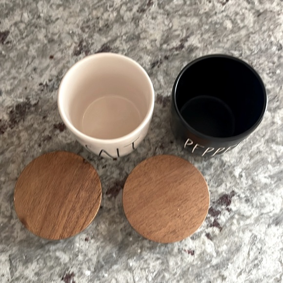 Rae Dunn Salt & Pepper cellars - Picture 4 of 4